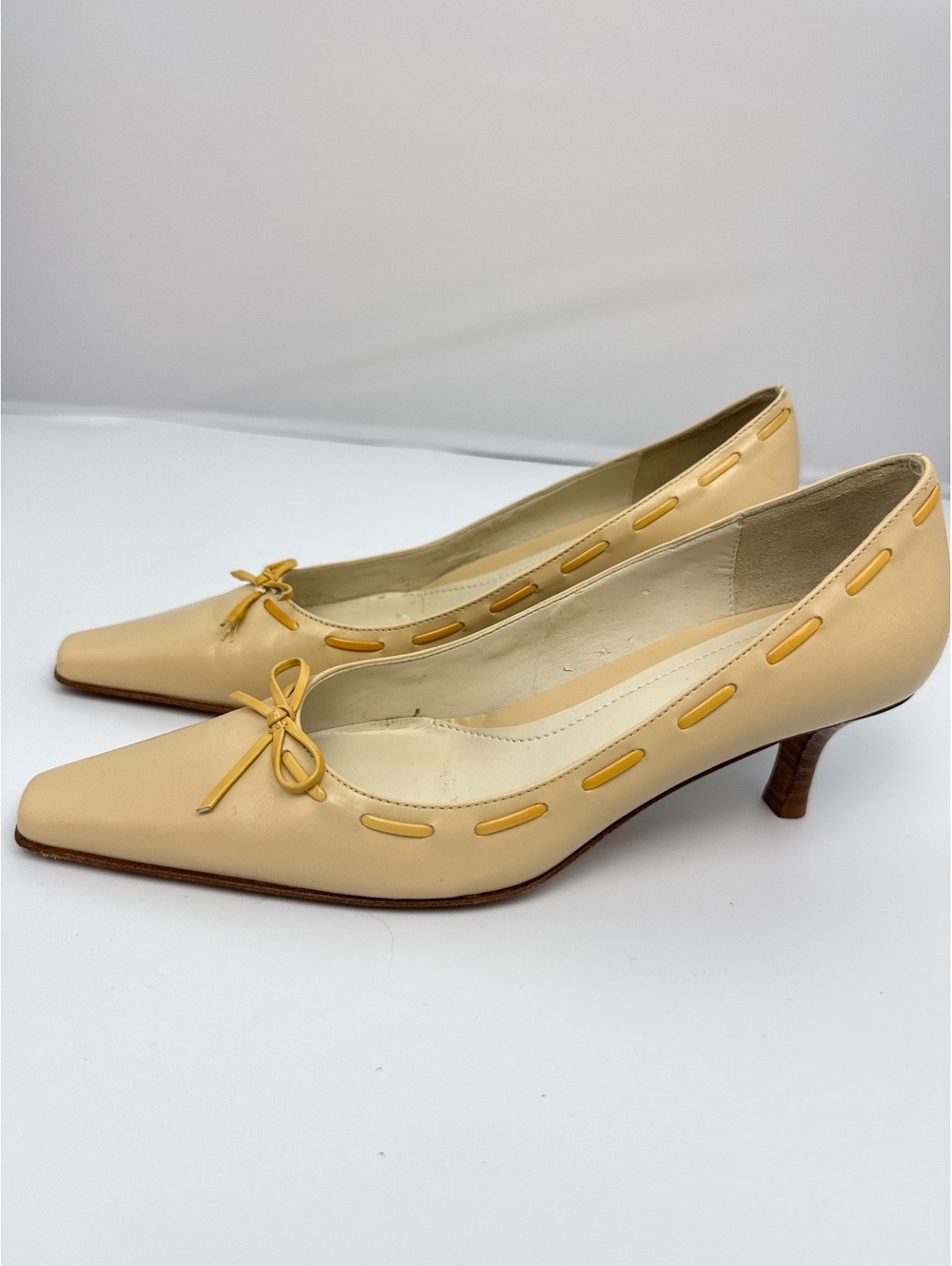 Vintage 90s Ann Taylor Made in Italy Pumps Sz 6 Cream Yellow Kitten Heel Bow